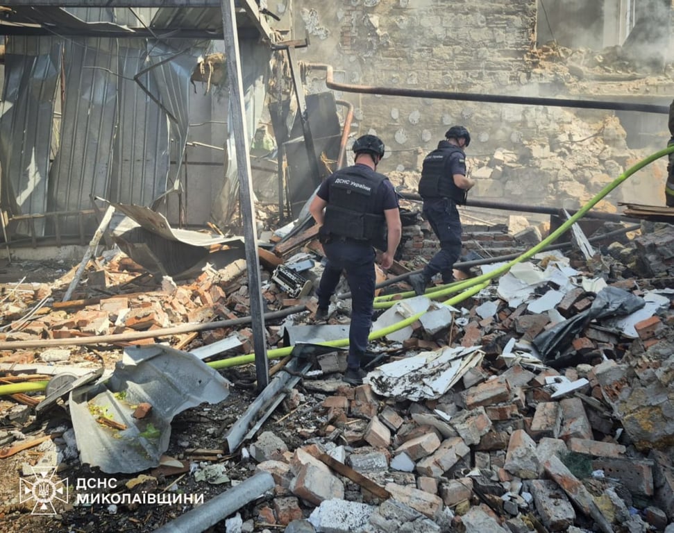 Удар дронами по Миколаєву — є постраждалі й руйнування - фото 1