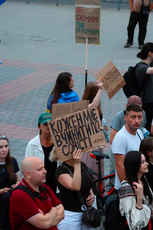 "Питання не закрите": у містах України 25-й день тривають протести за повернення Федорова в МО - фото 4