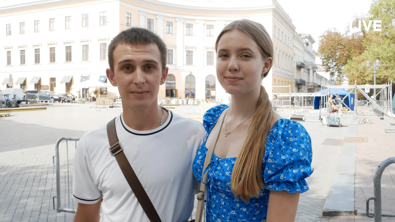 Переселенец из Донбасса с девушкой. Фото: Новини.LIVE