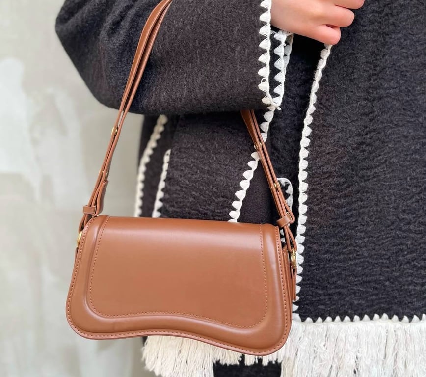 Сумка з довгими ручками для зручності