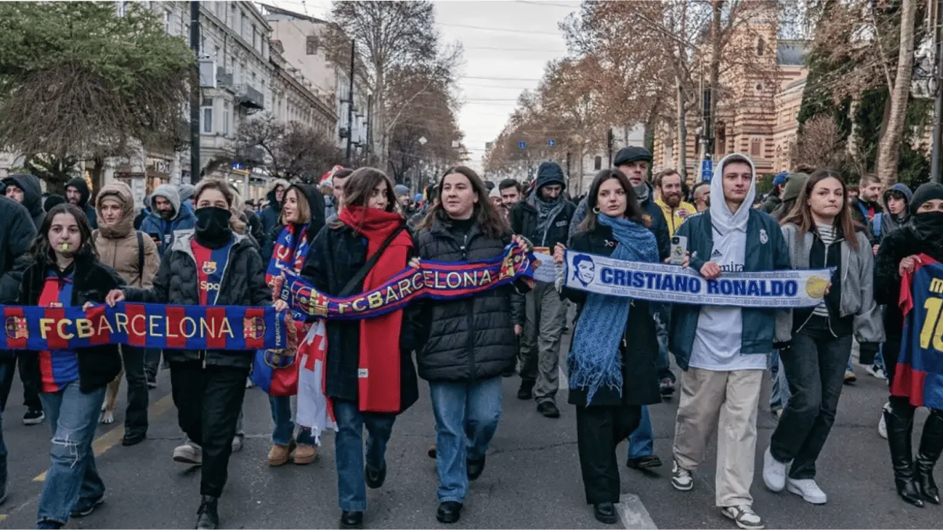 Грузинські фанати Барселони та Реала вийшли на протести разом