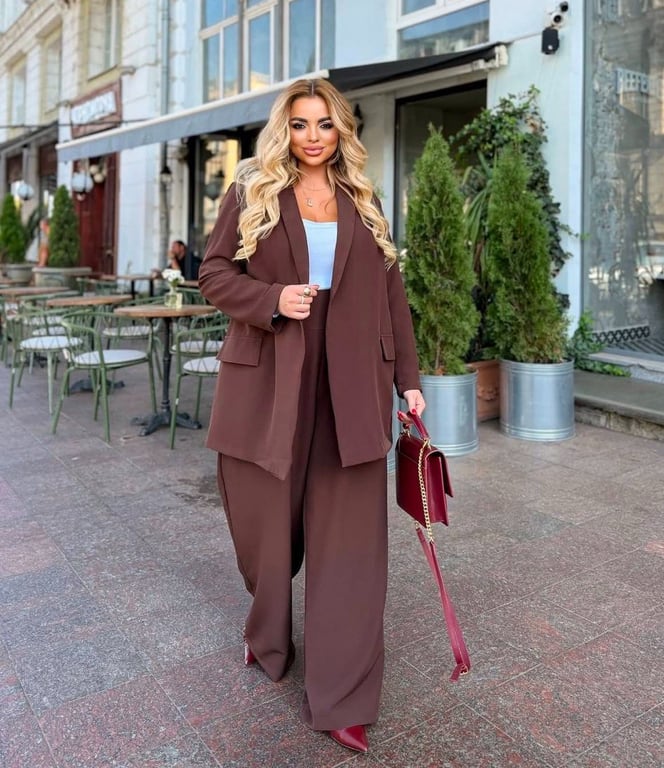 Костюми можуть бути різного фасону