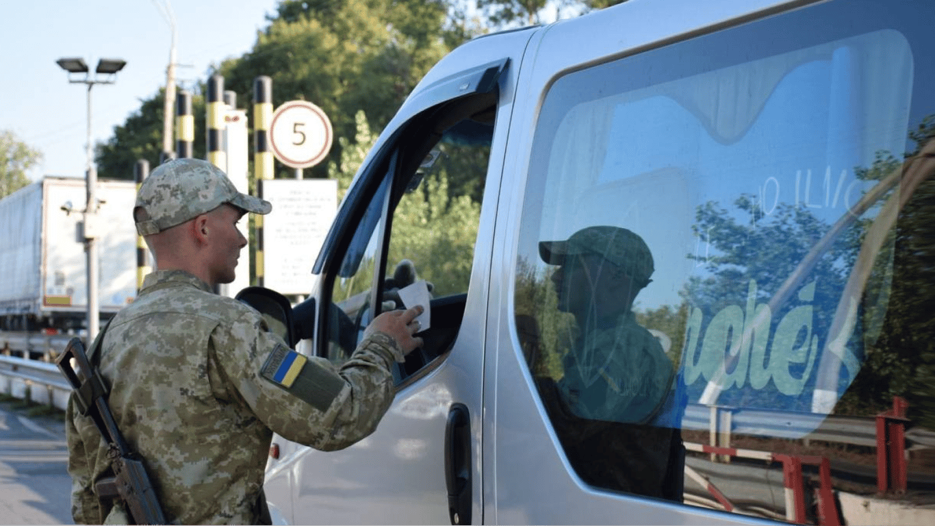 Виїзд чоловіків з України — прикордонники допомогли переправити десятки ухилянтів у ЄС