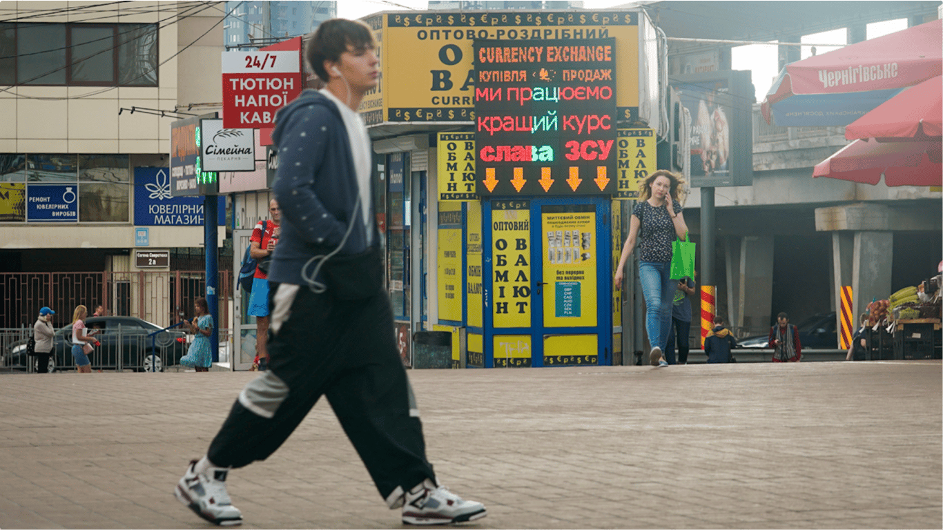 Купівля валюти в Україні — українцям порадили, коли можна буде вкластися у долар