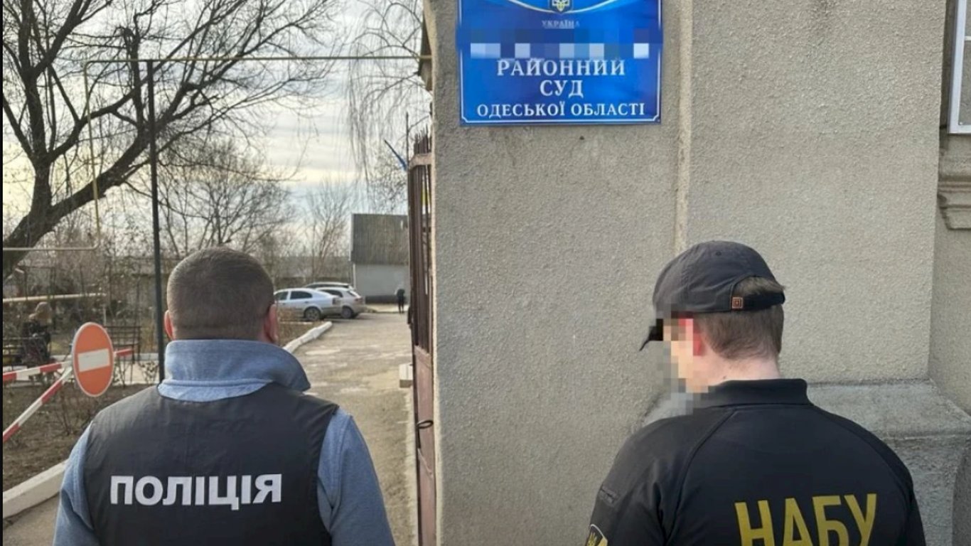 Поймали на взяточничестве — судью из Одесской области отстранили от обязанностей