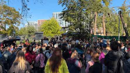 Не чіпайте дітей: на Теремках проти протестувальників застосували силу - 304x171