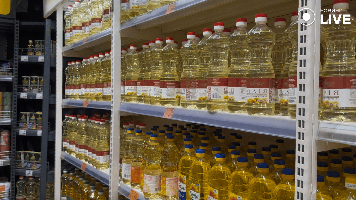 Олія на прилавках магазину 