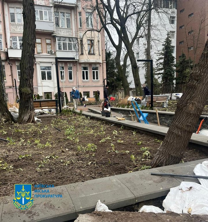 не відремонтований сквер