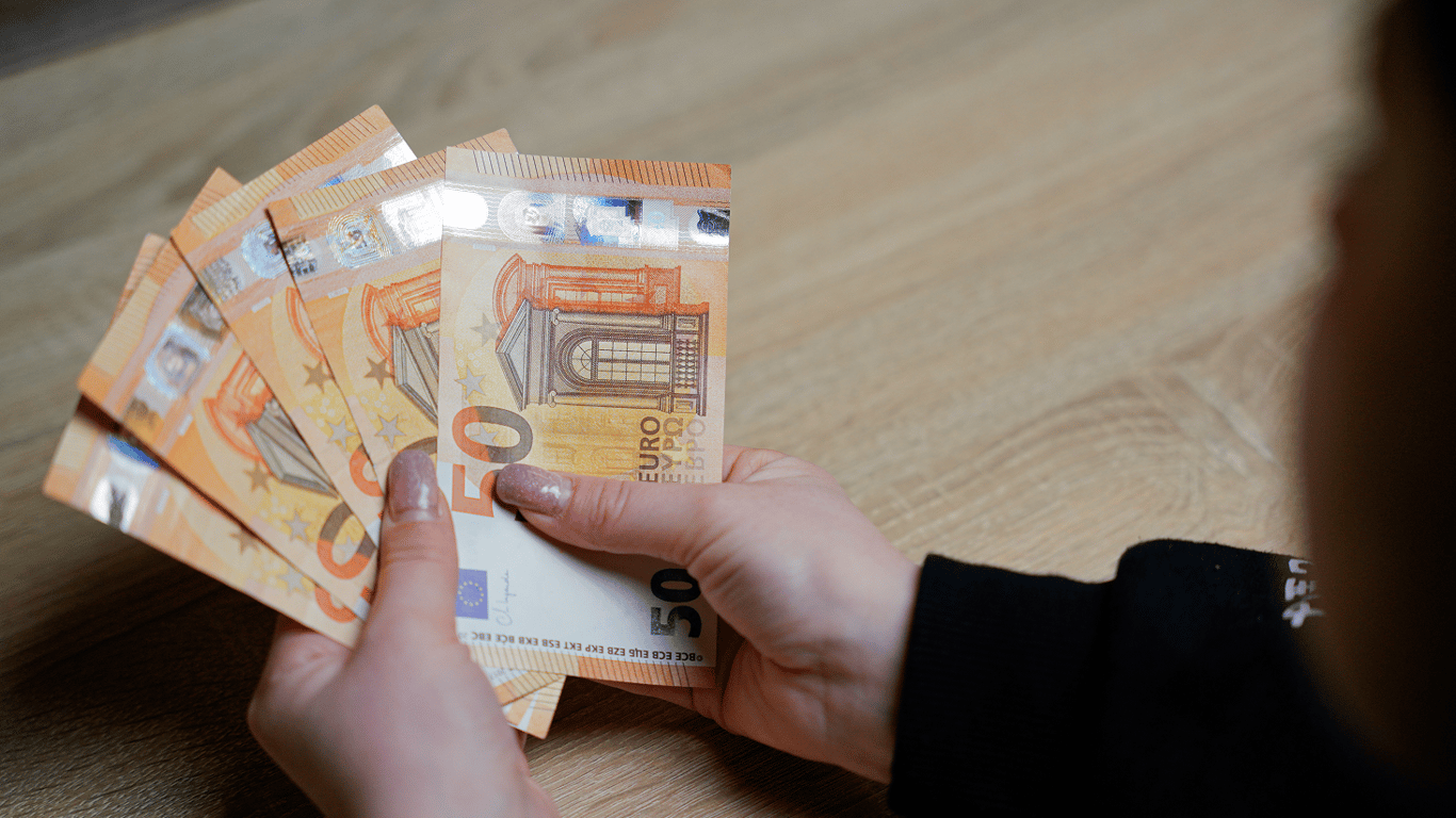 Українці в Німеччині можуть отримати додаткові 259 євро на дітей у квітні