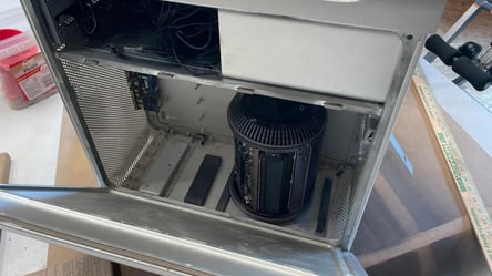 Мужчина купил корпус Mac Pro за 25 долларов и обнаружил интересную находку - 285x160