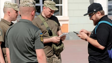 Головні новини 8 серпня: мобілізація телефоном та танки для України - 285x160