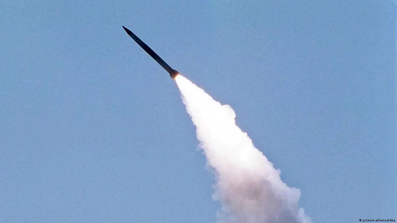 Російські ракети маневрують між західними областями України
