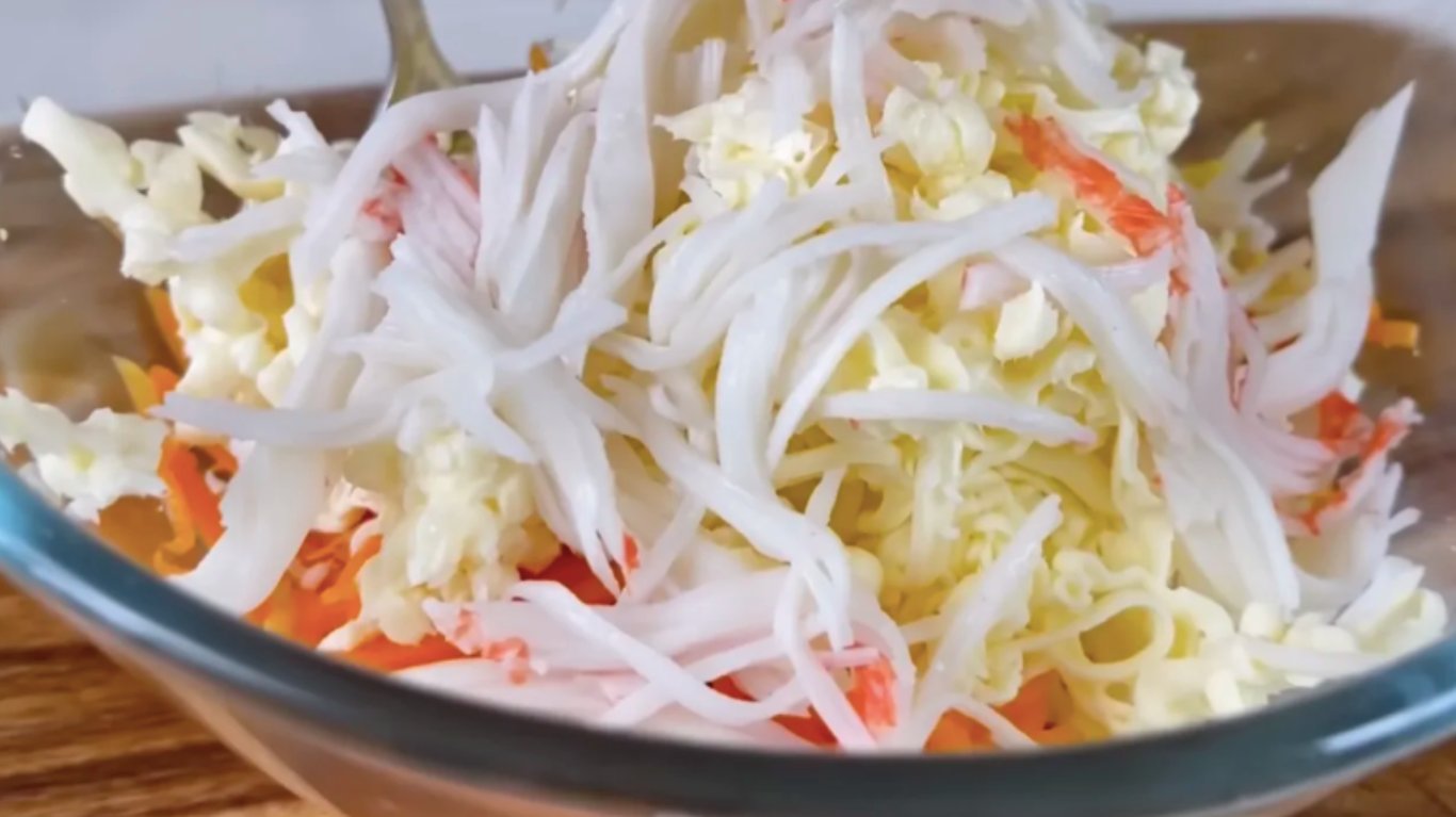 салат з крабовими паличками