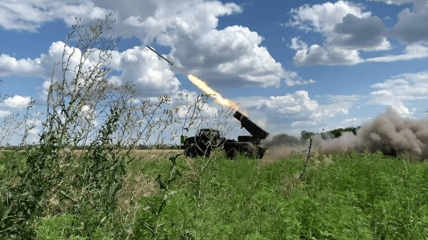 У Генштабі розповіли, скільки окупантів та їхнього озброєння знищили ЗСУ за добу