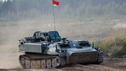 ​​​Беларусь стягивает военную технику к литовской границе, — мониторинговая группа - 285x160