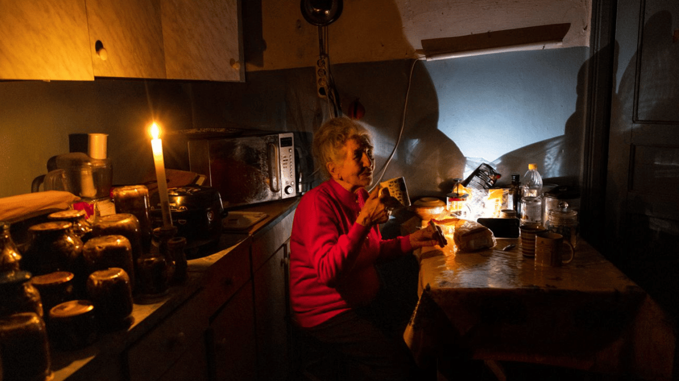 Що приготувати українцям у разі відключення світла та газу — список страв