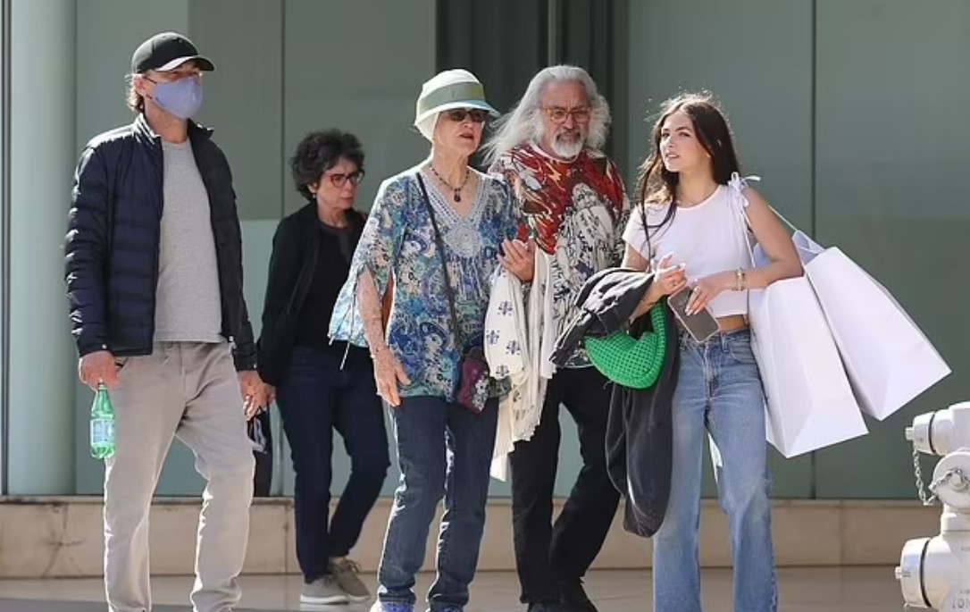 Леонардо Ди Каприо с семьей