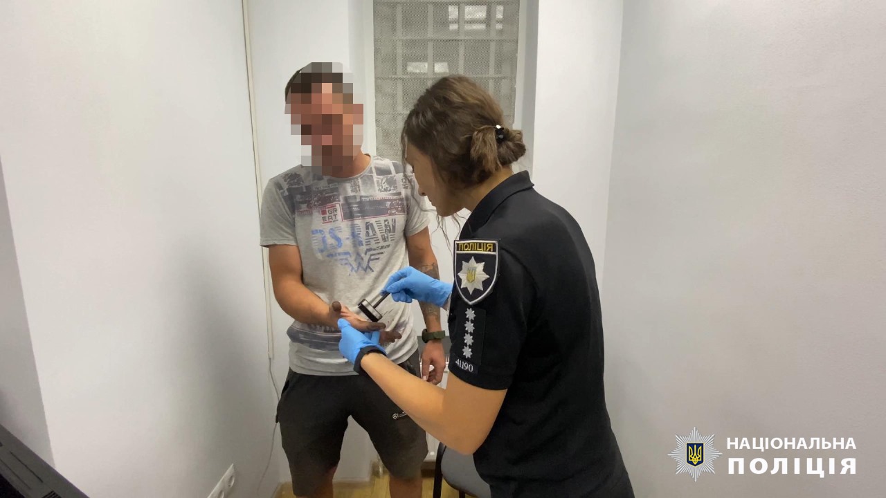 Затримання водія. Фото: ГУНП в Одеській області