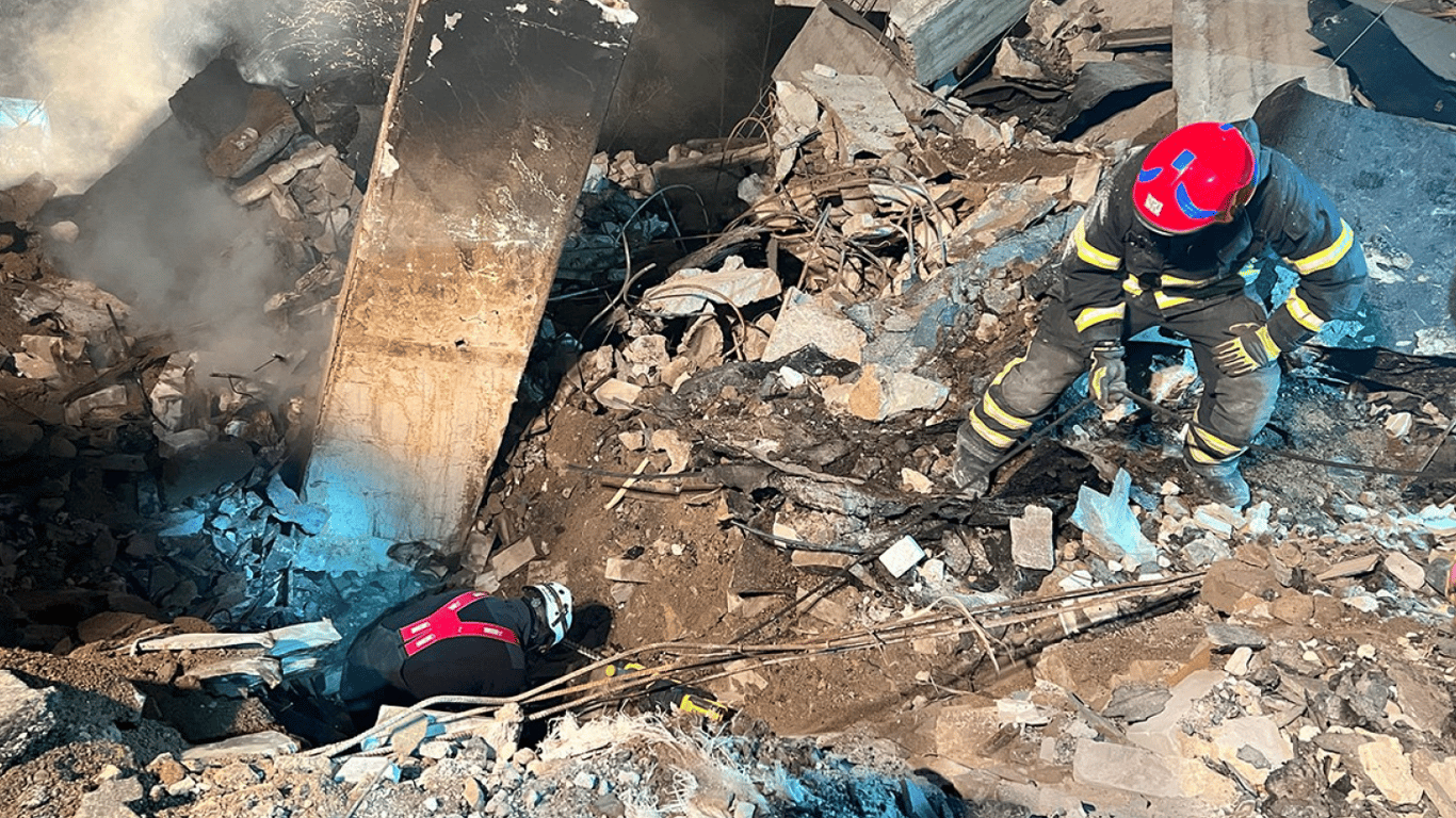 У Дніпрі завершили рятувальні роботи внаслідок удару по багатоповерхівці