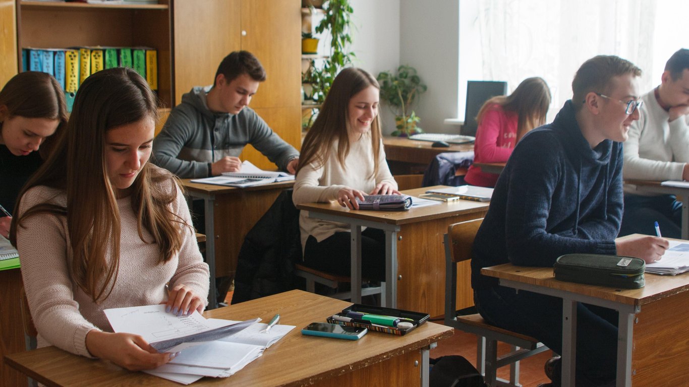 У Міносвіти заявили про реформу з 2027 року — які зміни очікують старшу школу