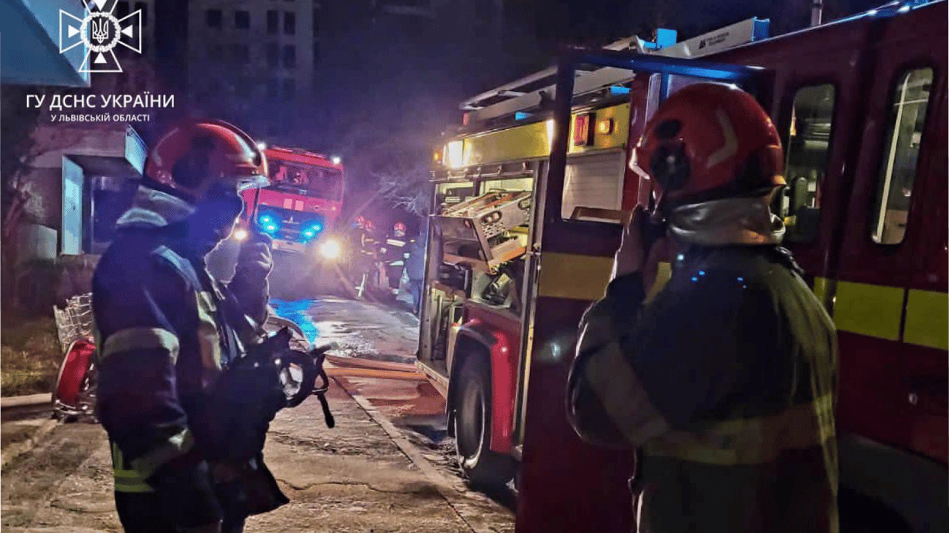 У Львові під час гасіння пожежі рятувальники евакуювали 47 людей