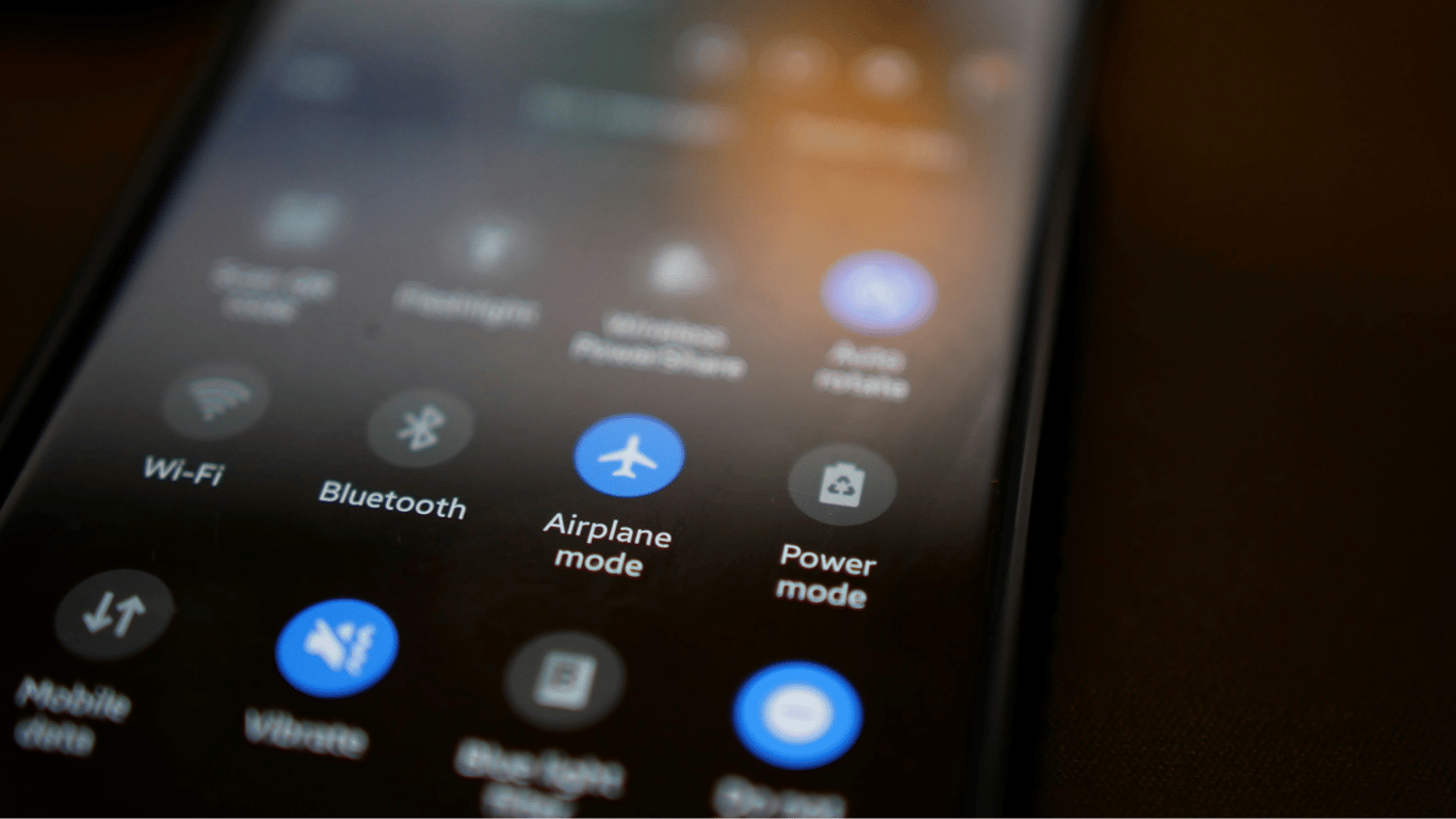 Иконка самолета от всех проблем — для чего включать "Режим полета" на телефоне