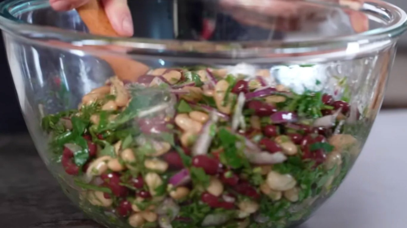 салат з квасолею