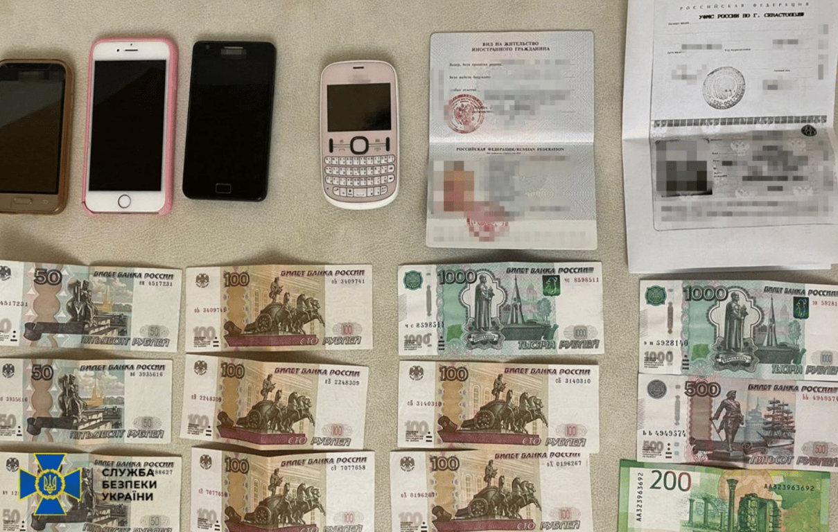 Рублі та документи РФ у агентів у Миколаєві