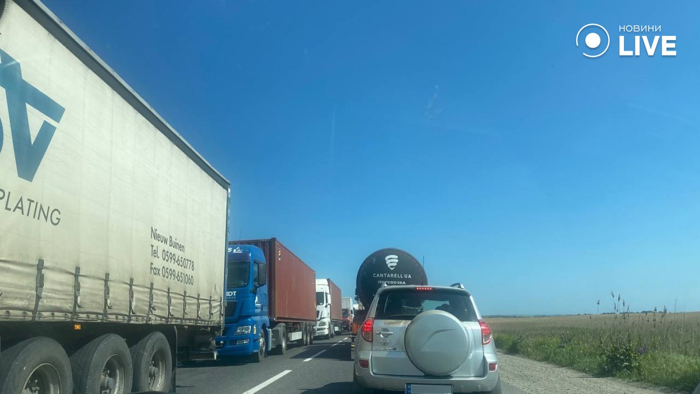 Лучше подождать с выездом в Молдову и Бессарабию — значительная пробка на трассе Одесса-Рени