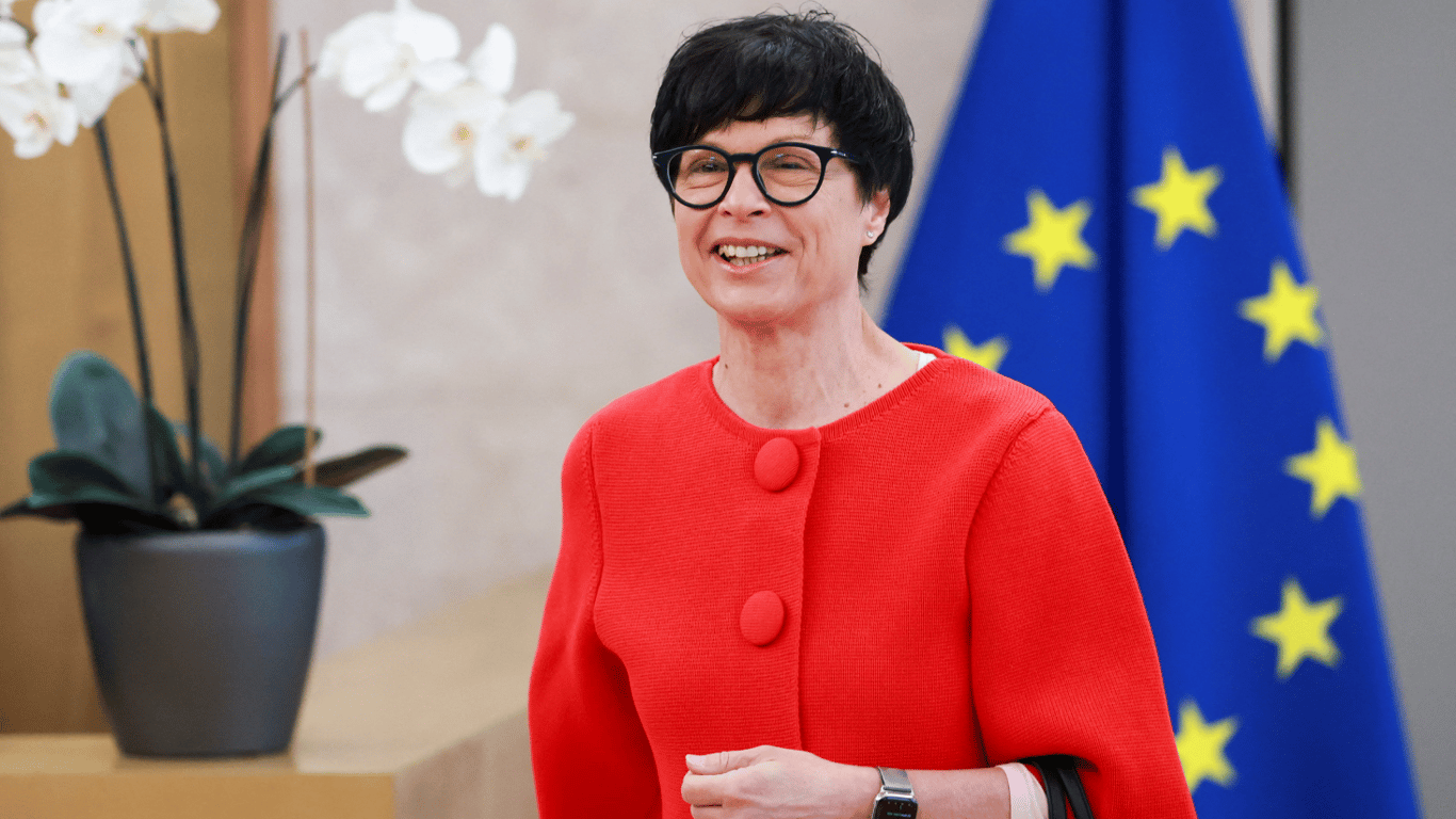 Еврокомиссар приветствовала диалог Украины и Венгрии по меньшинствам