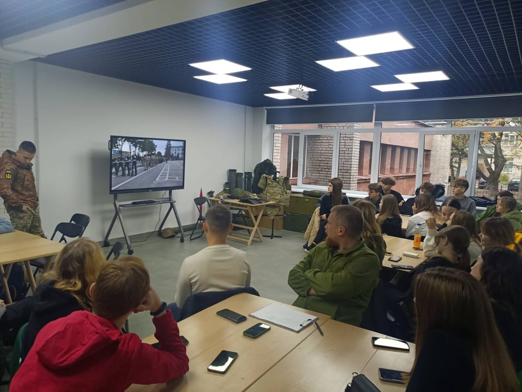 У школах Львівщині ТЦК провели агітацію