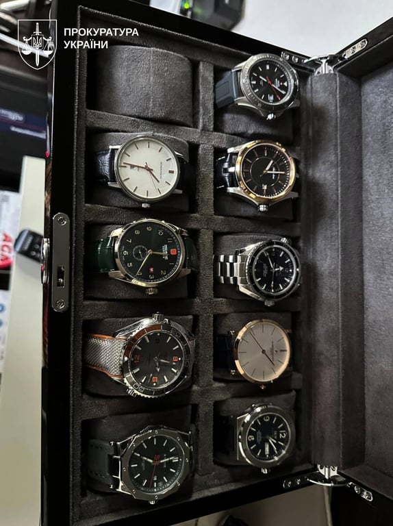 Посадовець міграційної служби на Хмельниччині при