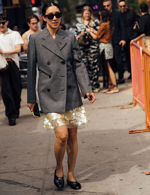 Як носити спідницю з паєтками в повсякденному житті