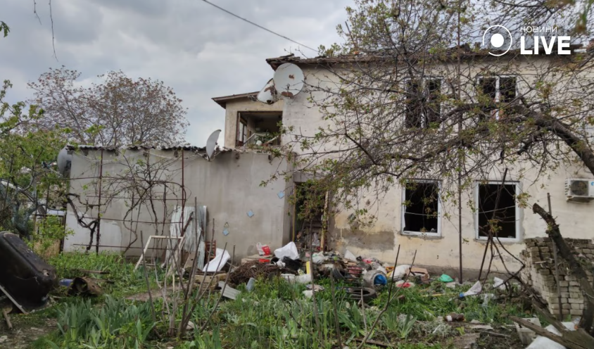 Пошкоджений будинок внаслідок ракетного удару. Фото: Новини.LIVE