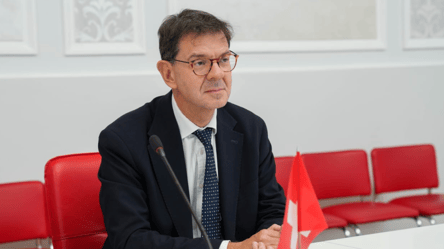 Посол Швейцарії тестував симулятор вантажівки в Чернігові — відео - 285x160