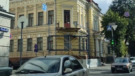 Невдала реконструкція балкону Худмузея в Харкові: жителі незадоволені бездіяльністю влади - 285x160
