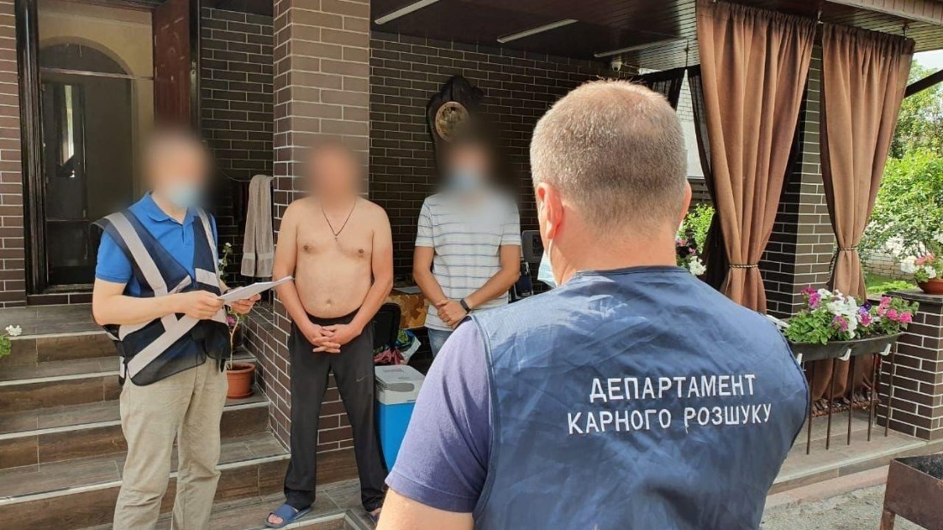 Банда грузчиков в Киеве наворовала на миллионы - видео