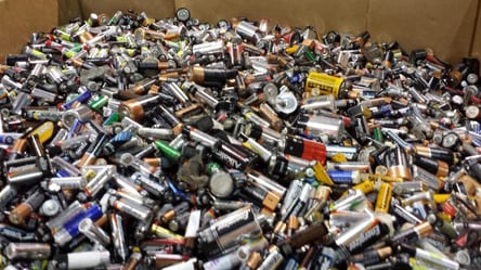 Опасные отходы: где в Киеве можно попрощаться с батарейками и лампами - 285x160