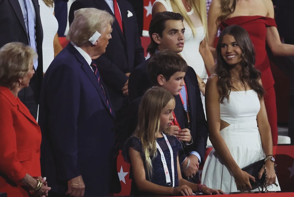 Дональд Трамп з онуками