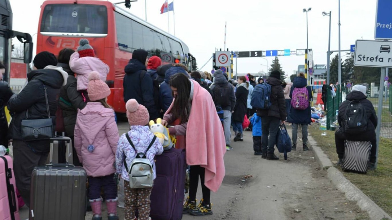 Румыния ограничит финансовую помощь украинским беженцам: детали