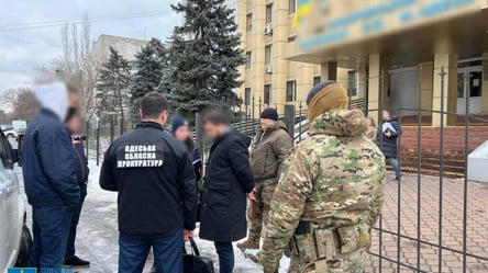 Предупреждал об обысках: в Одесской области разоблачен помощник судьи - 285x160