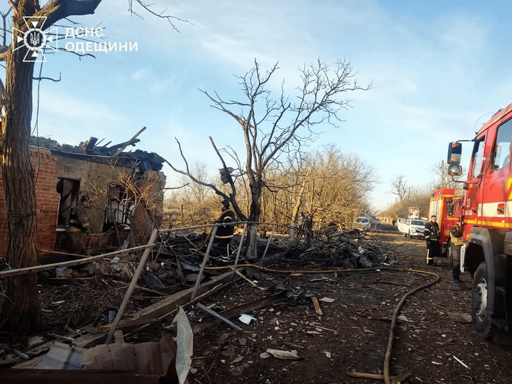 Очередная атака на Одесчину —уничтожены дома и машины (фото) - фото 2