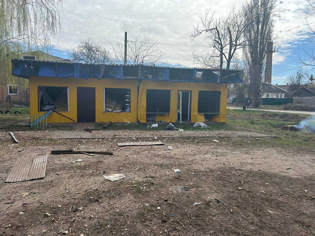 Наслідки російського обстрілу Харківської області 6 квітня