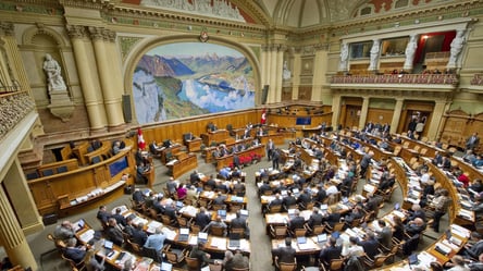 ​​​​Швейцарский парламент на год отложил решение о реэкспорте оружия: в чем причина - 285x160
