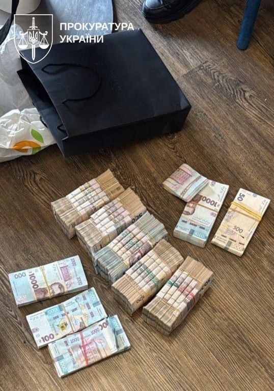 Розкрадання коштів на ремонті військової техніки