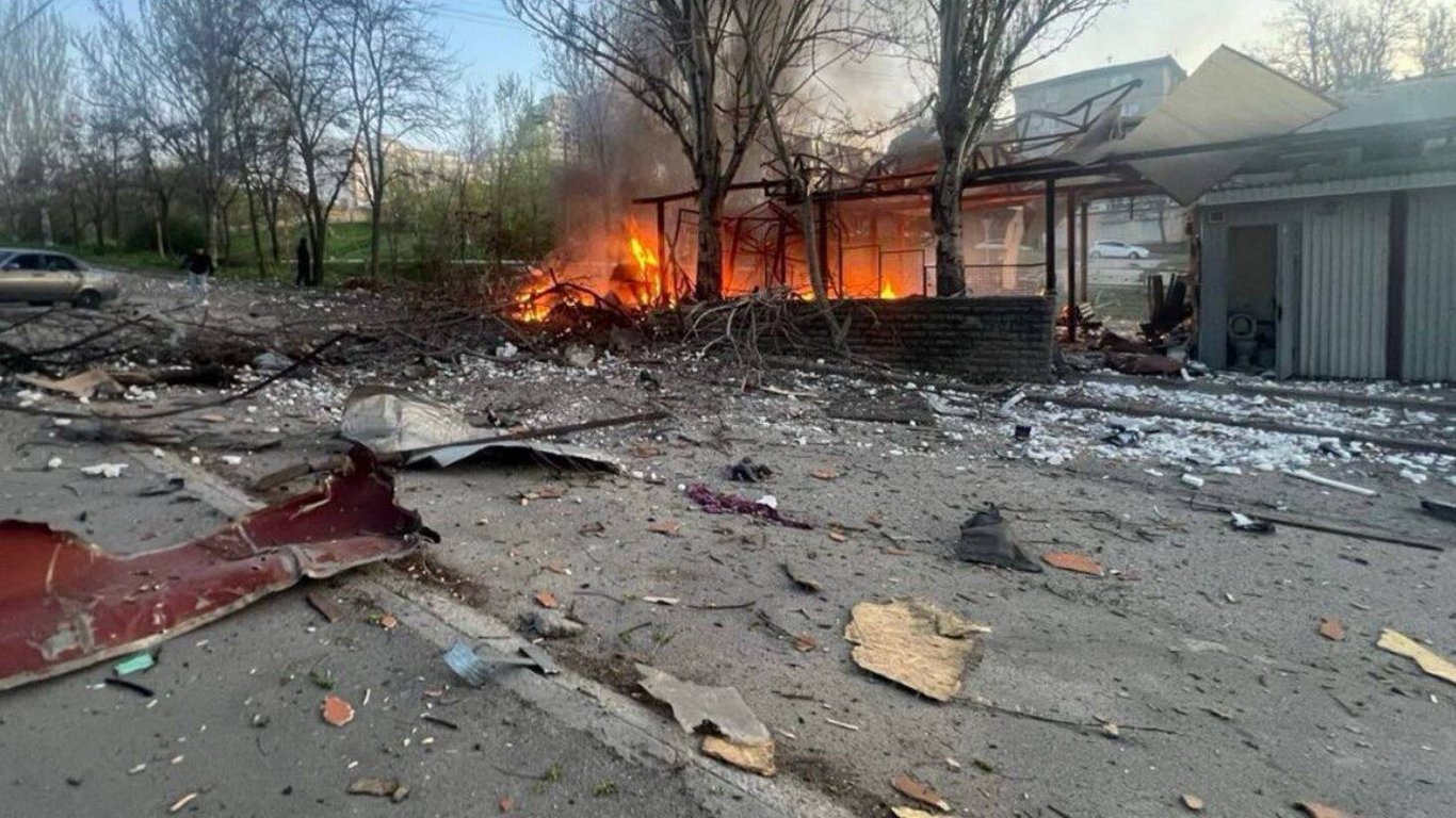 Россияне обстреляли Запорожье: погибла женщина, есть пострадавшие