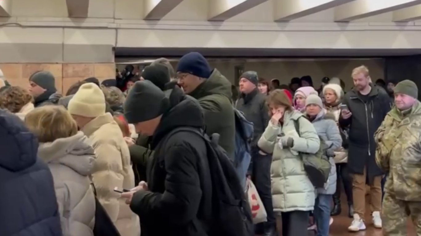 Закрытие метро в Киеве — как киевляне преодолевают транспортный коллапс