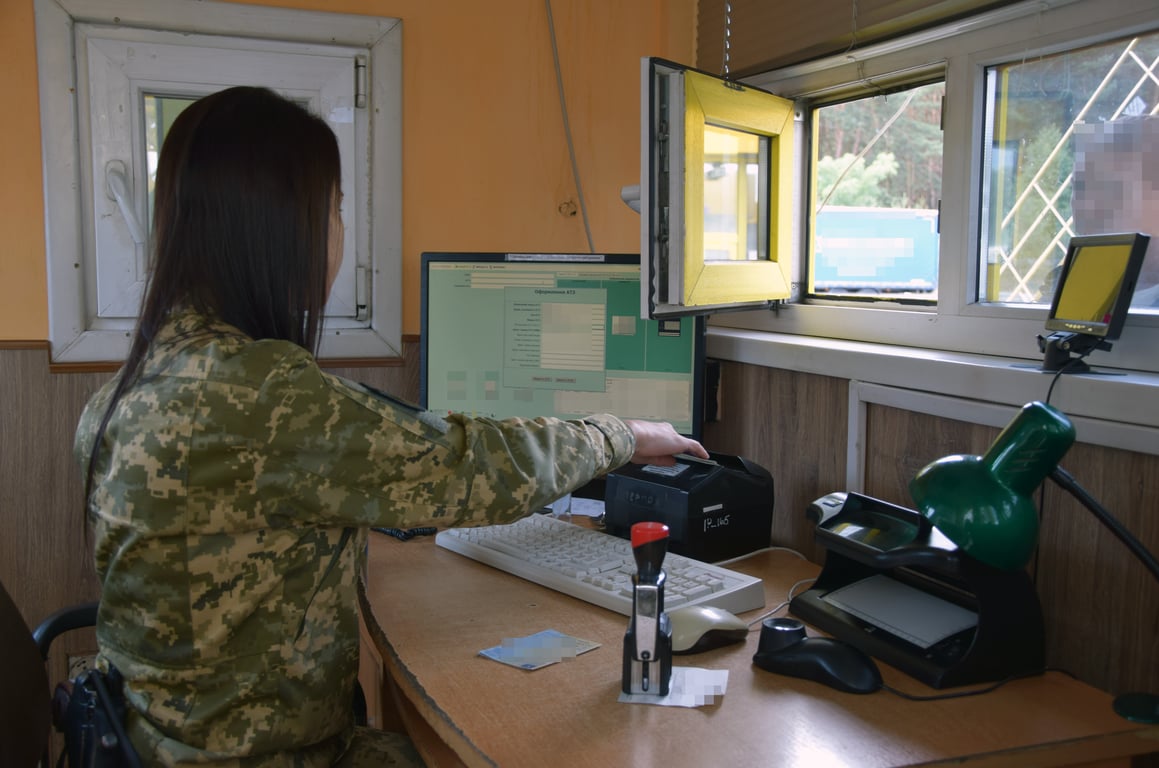 Чи повинен мати юнак до 18 років приписне, щоб перетнути кордон