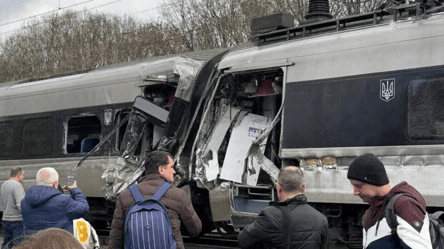 В Винницкой области столкнулись тепловоз и пассажирский поезд - 290x166