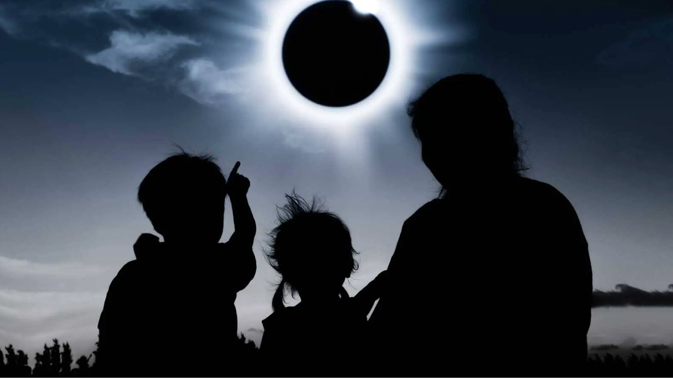 Що принесе Україні сонячне затемнення у квітні: коментар астролога - 250x140